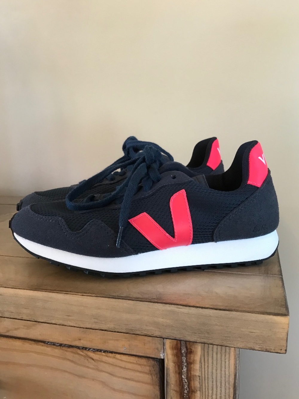 VEJA SDU ALVEOMESH NAUTICO PETALE NAVY PINK SNEAKERS